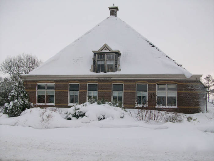 Zorgboerderij Westersypen leefomgeving boerderij in de sneeuw
